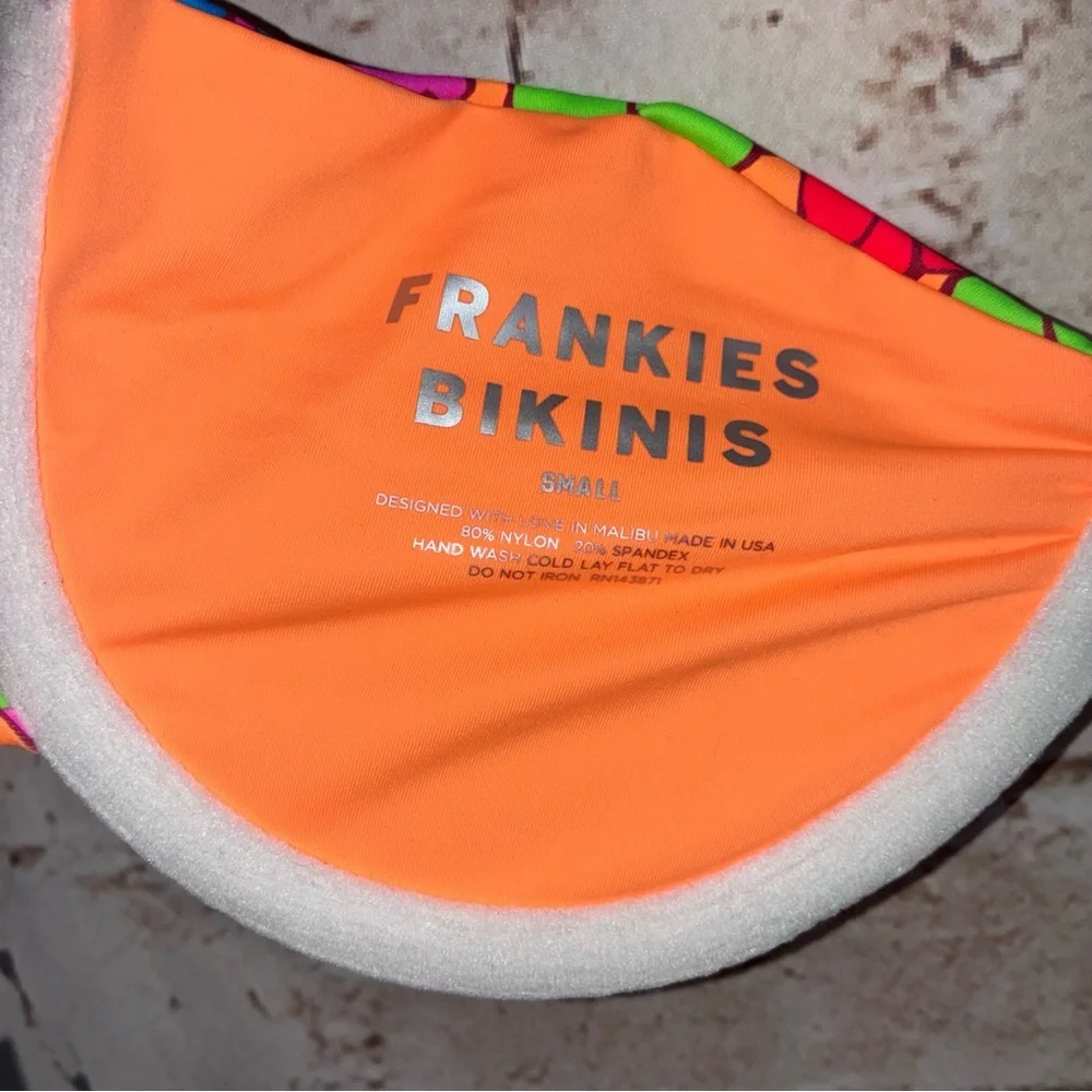 Frankie’s Bikinis Maggie Bikini Top in Groovy Florals Size Small NEW